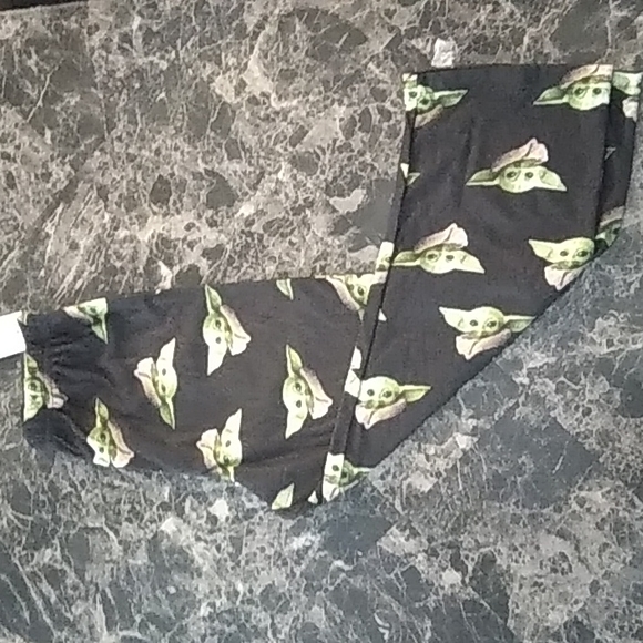 Boy's Baby Yoda Pajamas - Picture 2 of 6